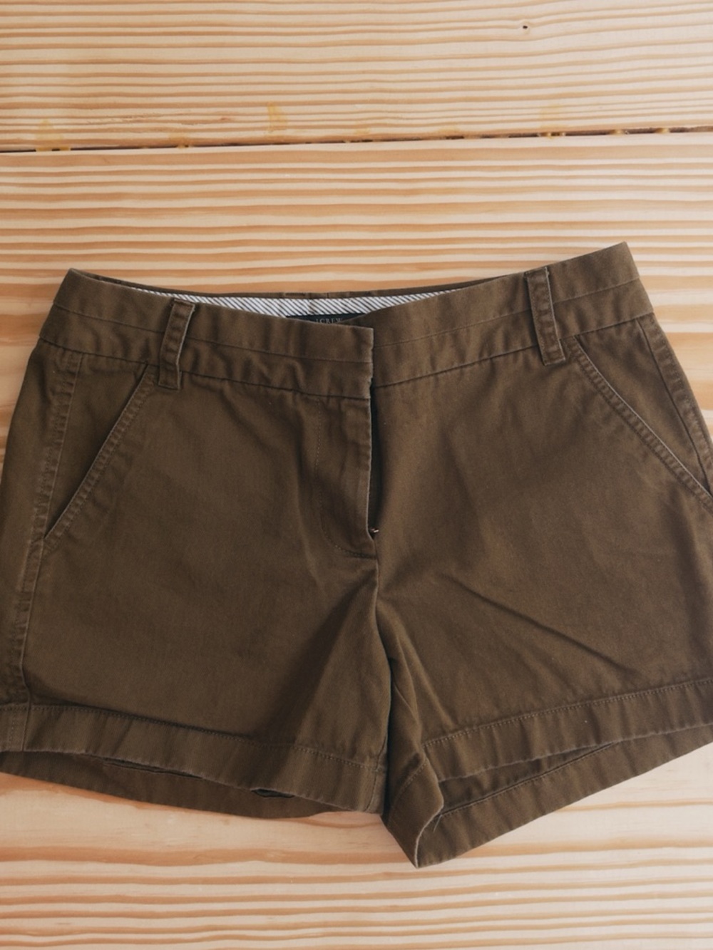 Jcrew chino shorts Classic Olive Women’s Casual Shorts size 4